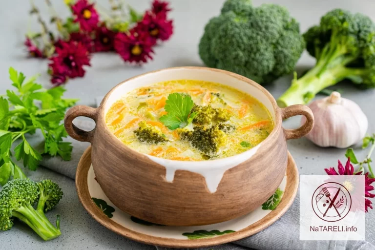 Broccoli, hard cheese and cream soup
