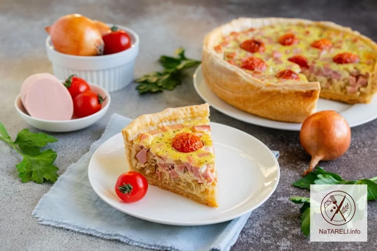 Puff pastry pie with sausage, tomatoes and onions