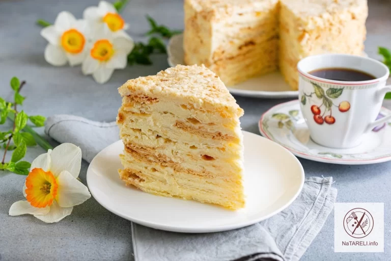 Cake Napoleon with custard