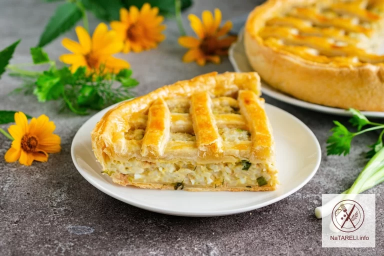 Puff pastry pie with canned tuna and eggs
