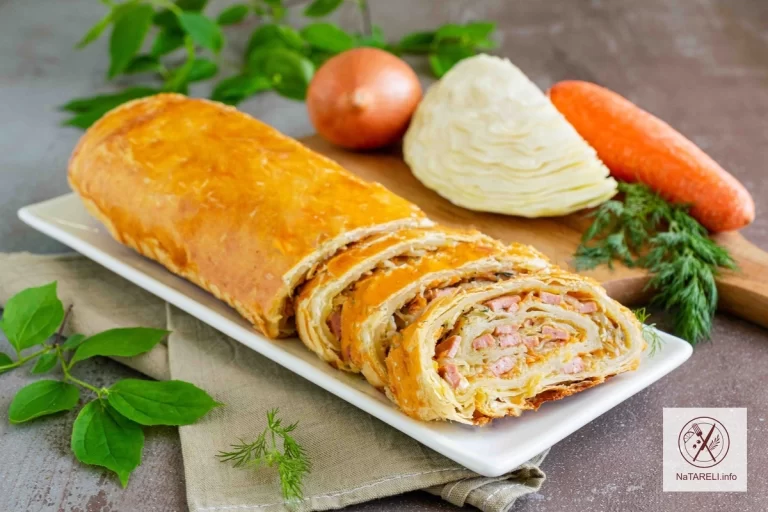 Puff pastry strudel with stewed cabbage and sausages