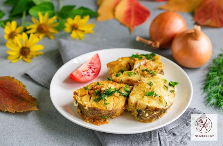 Jewish-style hake with onions and sour cream in a frying pan