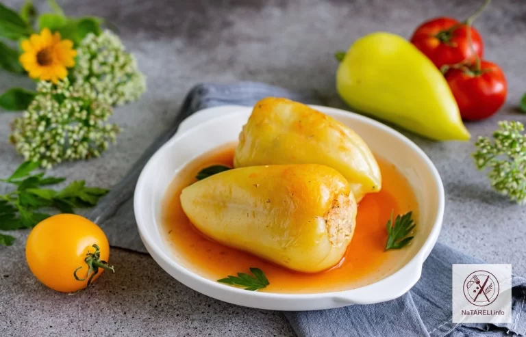 Stuffed peppers with chicken and pork