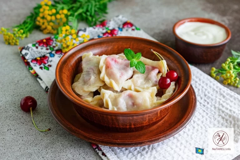 Dumplings with cherries (Cherry vareniki)